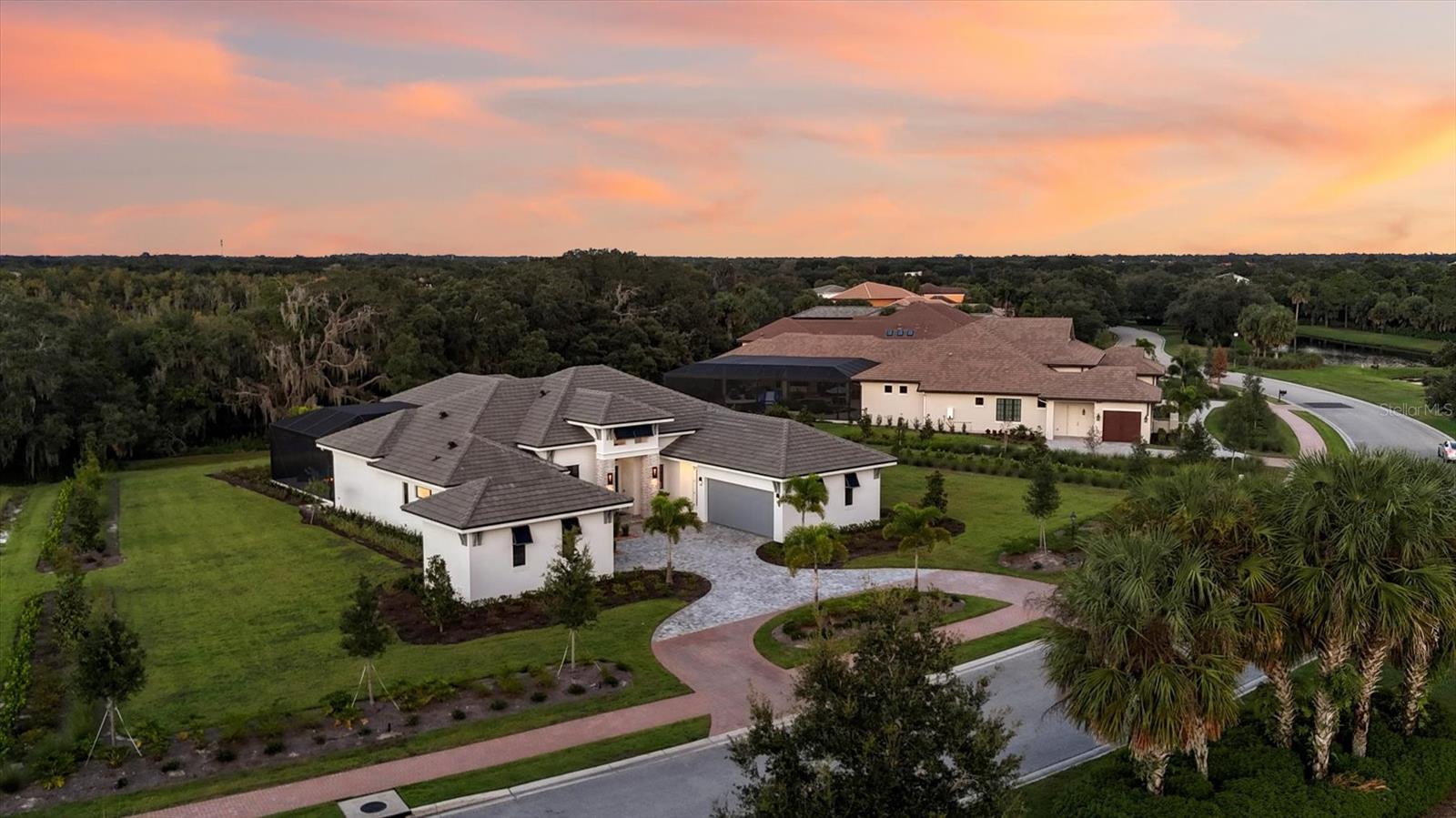 FOUNDERS CLUB - Residential