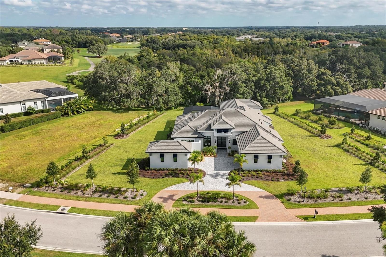 FOUNDERS CLUB - Residential