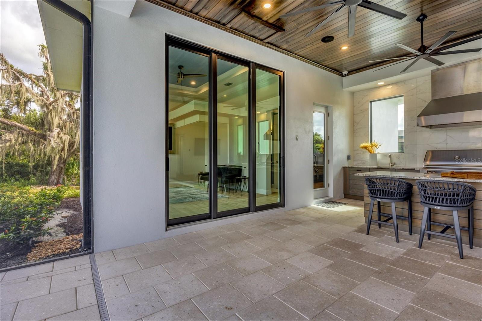 FOUNDERS CLUB - Residential