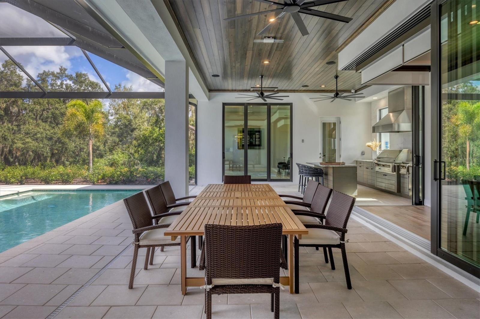 FOUNDERS CLUB - Residential