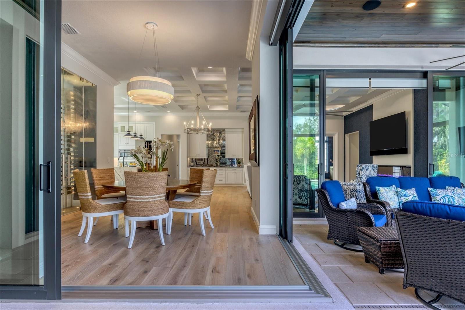 FOUNDERS CLUB - Residential