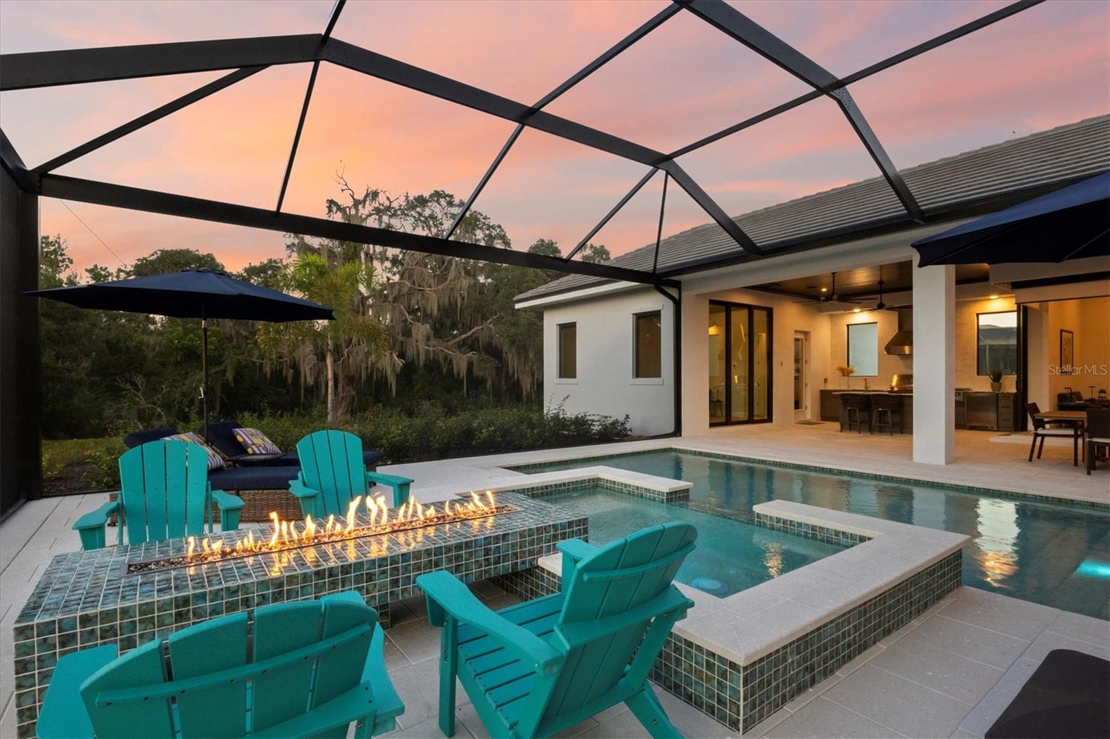 FOUNDERS CLUB - Residential