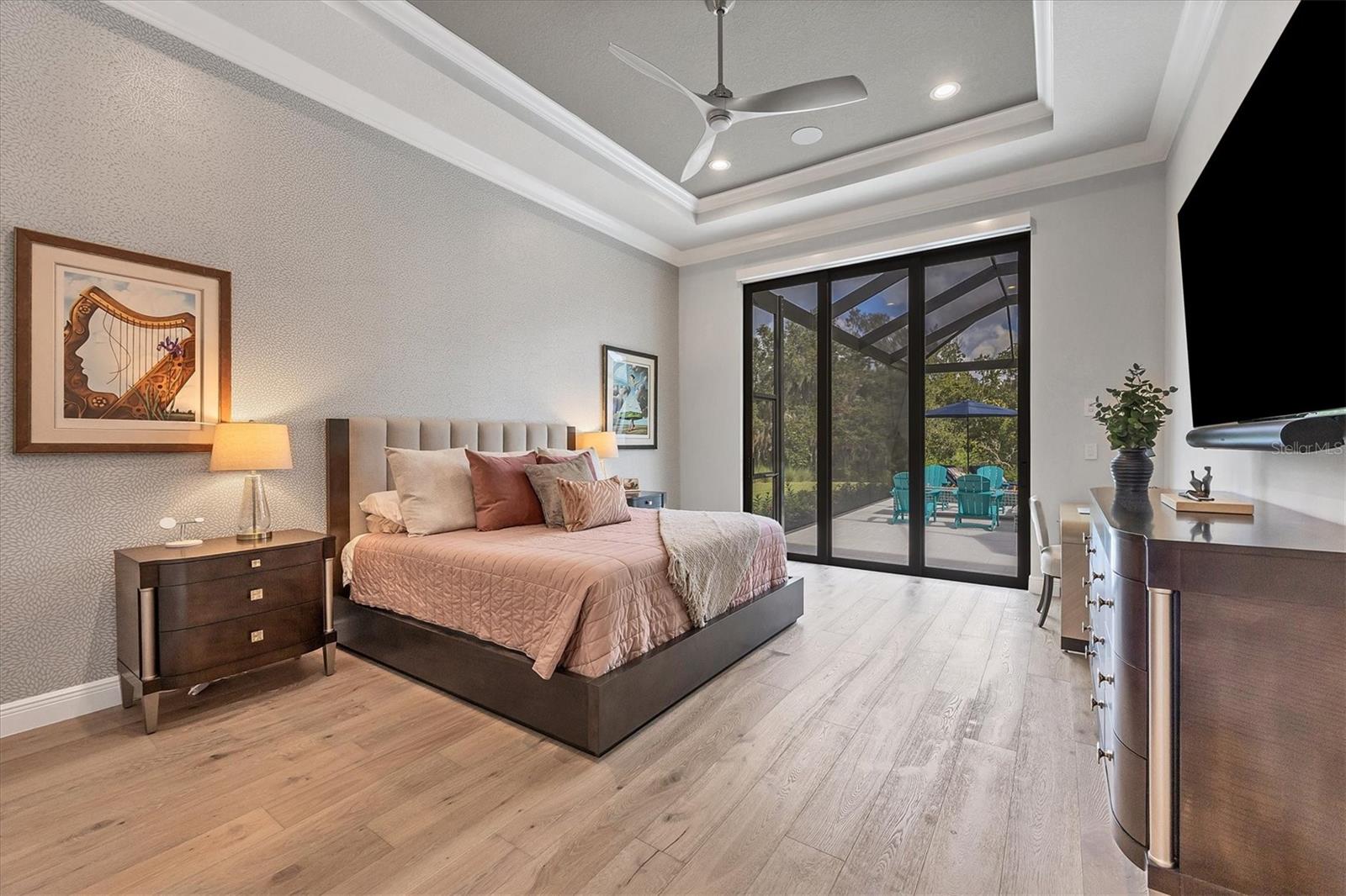 FOUNDERS CLUB - Residential