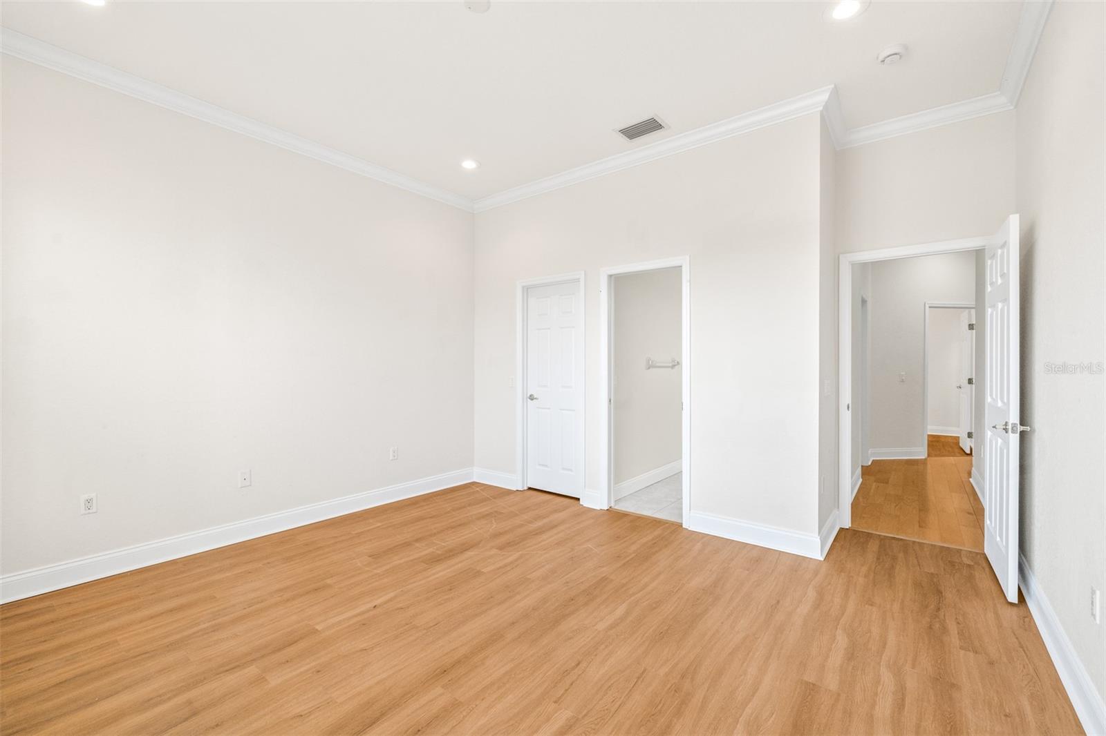 HUNTINGTON HILLS - Residential