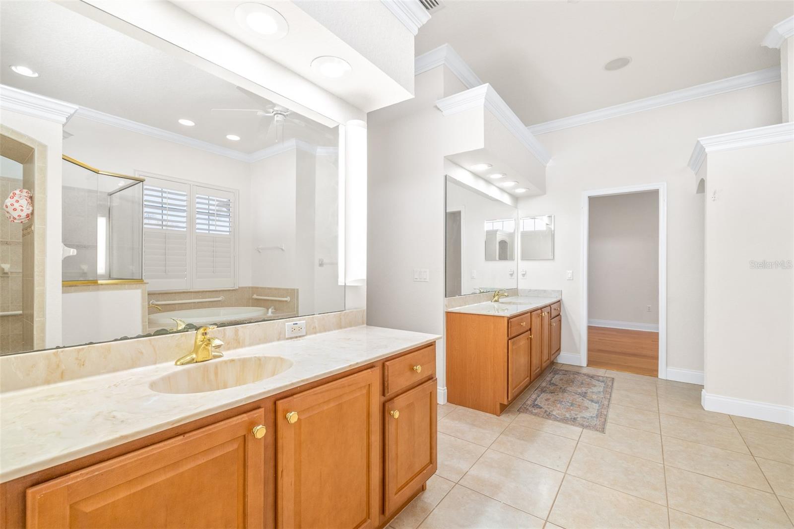 HUNTINGTON HILLS - Residential