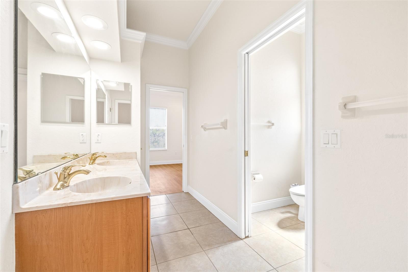 HUNTINGTON HILLS - Residential