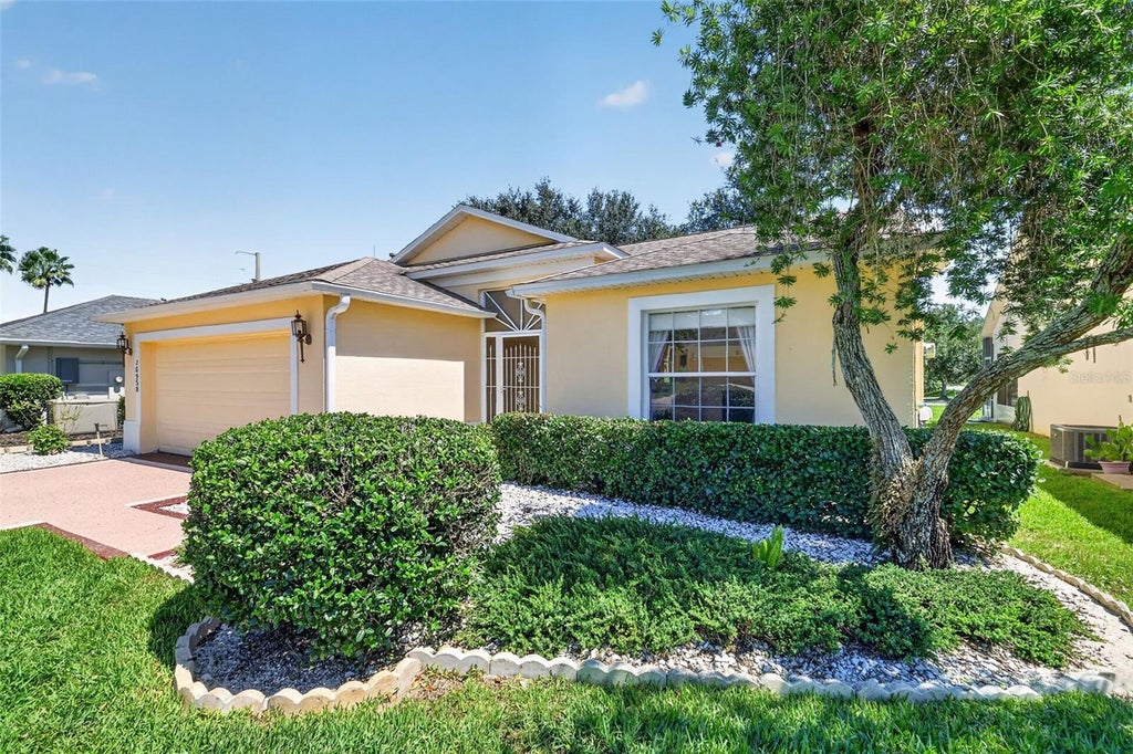 Photo of 26958 Honeymoon Avenue, Leesburg, FL 34748 (MLS # G5117764)