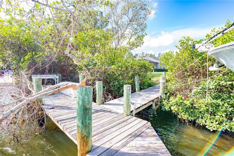 A home in PALMETTO