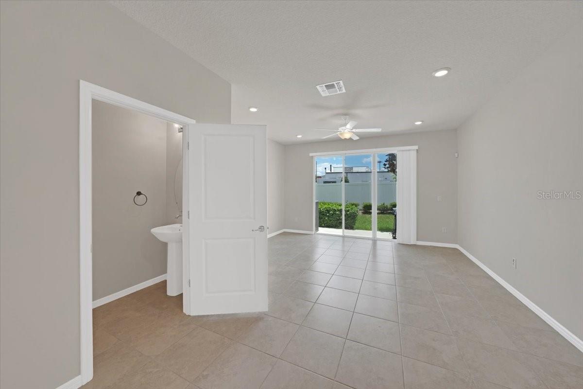 OAKSTEAD TOWNHOMES - Residential Lease