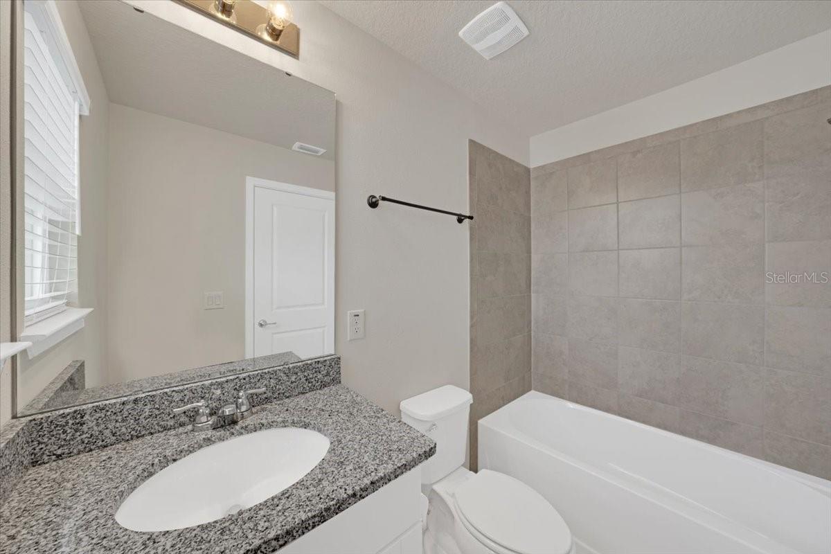 OAKSTEAD TOWNHOMES - Residential Lease