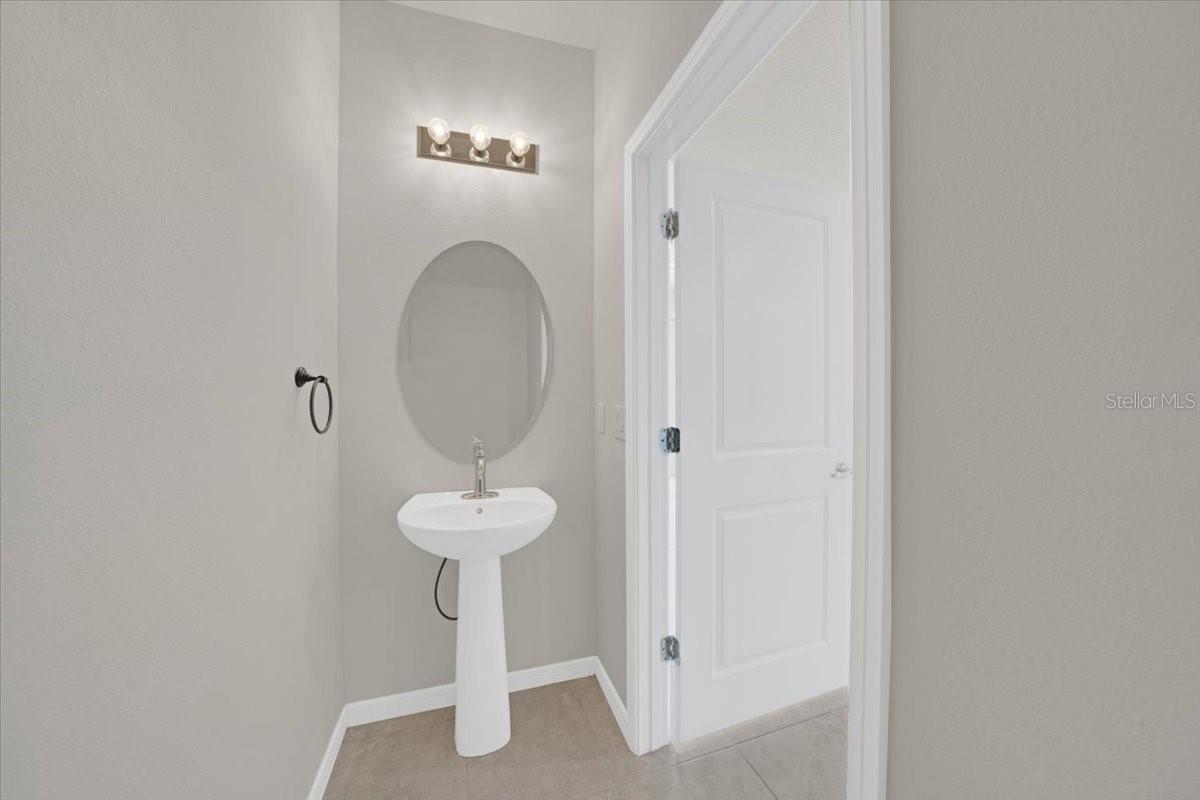 OAKSTEAD TOWNHOMES - Residential Lease