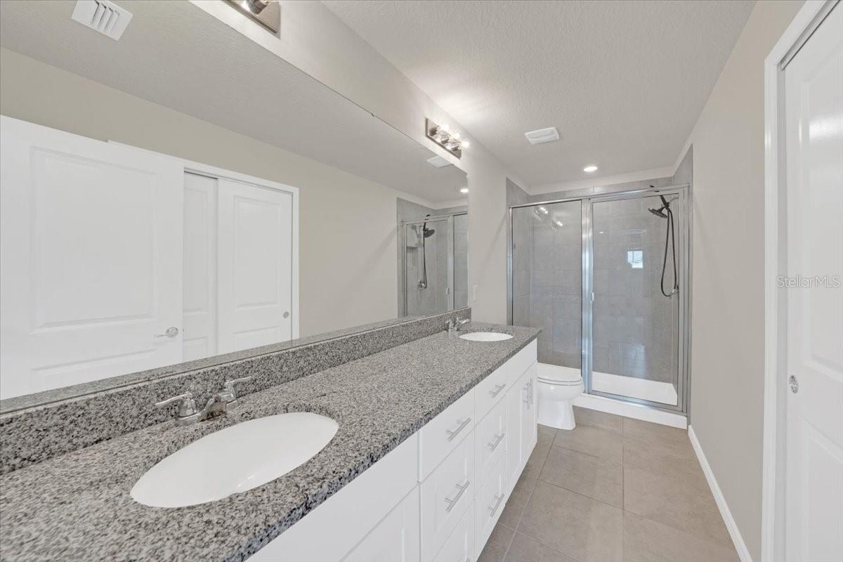 OAKSTEAD TOWNHOMES - Residential Lease