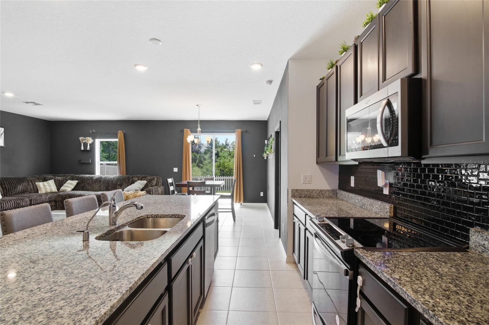 LINCOLN OAKS - Residential