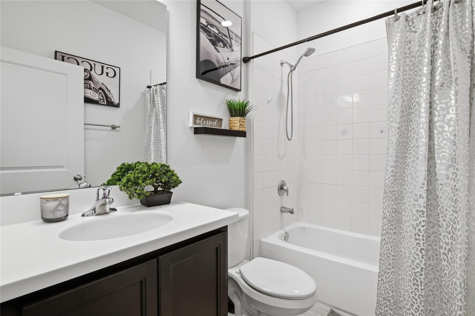 LINCOLN OAKS - Residential