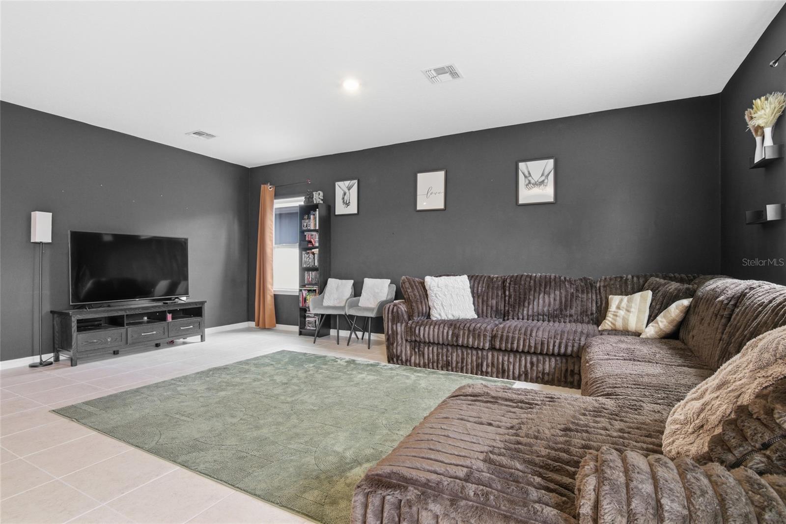 LINCOLN OAKS - Residential
