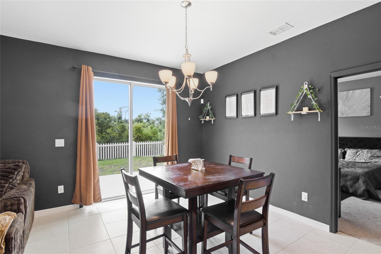 LINCOLN OAKS - Residential