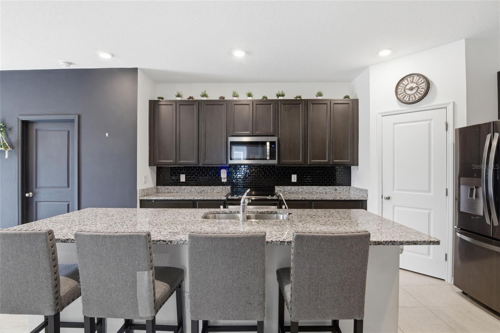LINCOLN OAKS - Residential