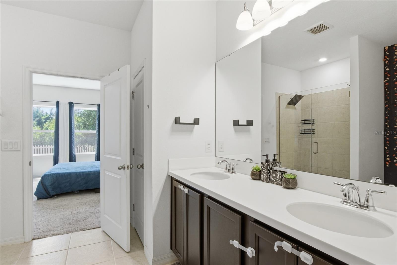 LINCOLN OAKS - Residential