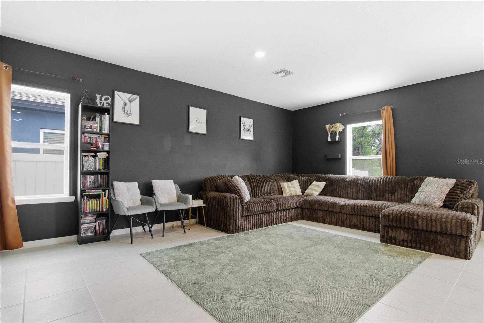 LINCOLN OAKS - Residential