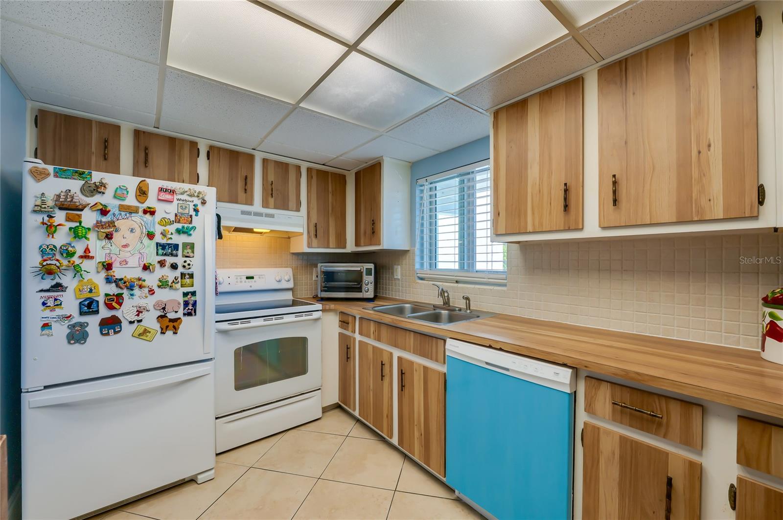 RIVER PLACE 01 HUNDRED CONDO - Residential