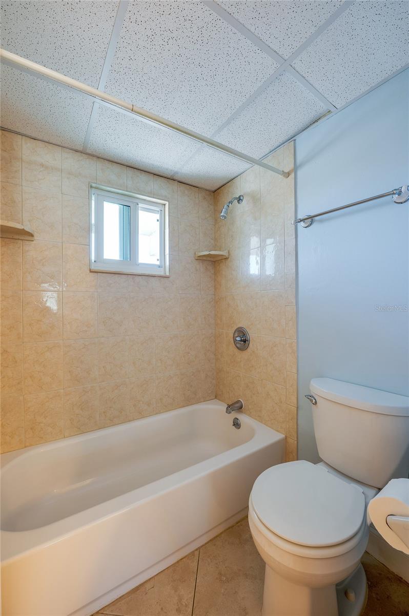 RIVER PLACE 01 HUNDRED CONDO - Residential