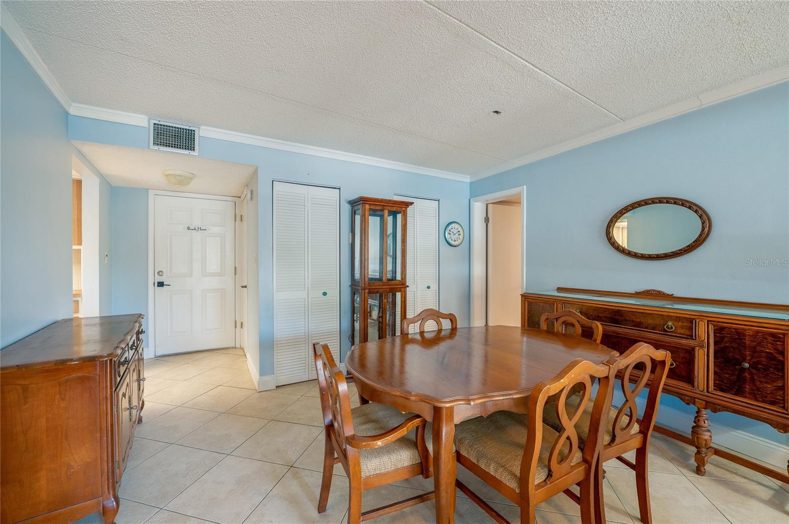 RIVER PLACE 01 HUNDRED CONDO - Residential