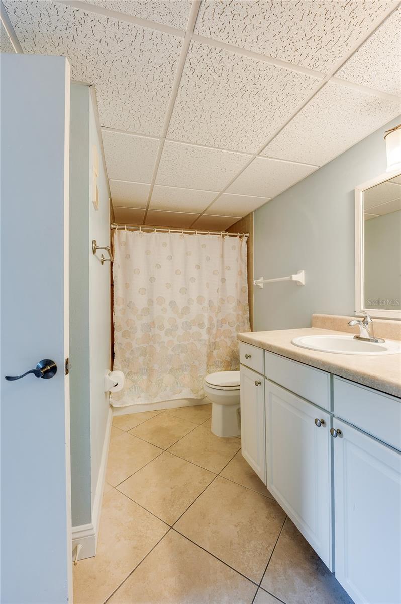 RIVER PLACE 01 HUNDRED CONDO - Residential