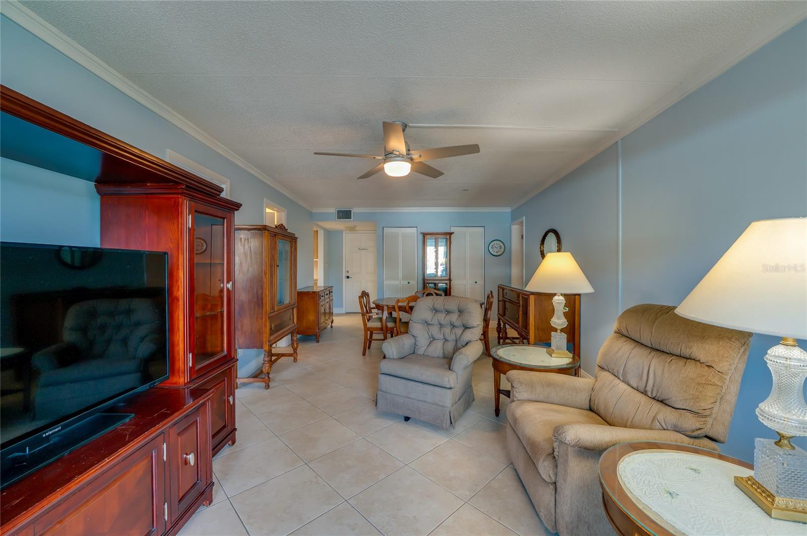 RIVER PLACE 01 HUNDRED CONDO - Residential