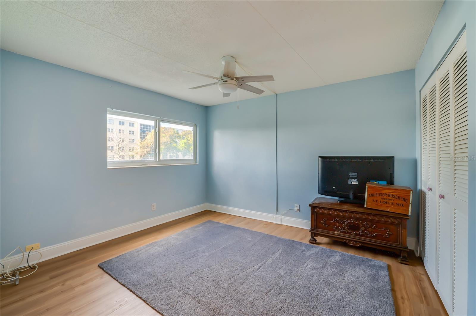 RIVER PLACE 01 HUNDRED CONDO - Residential