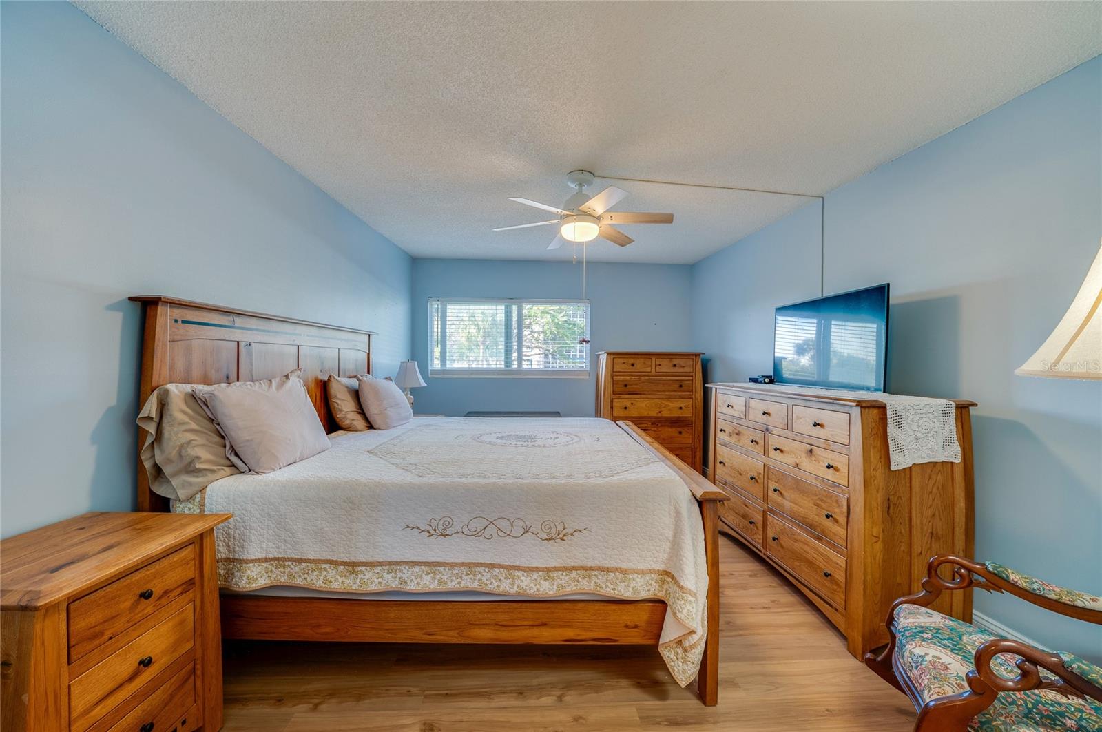 RIVER PLACE 01 HUNDRED CONDO - Residential