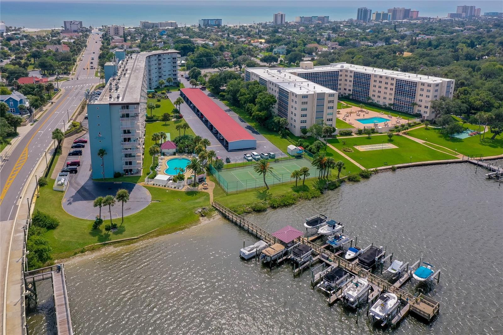 RIVER PLACE 01 HUNDRED CONDO - Residential