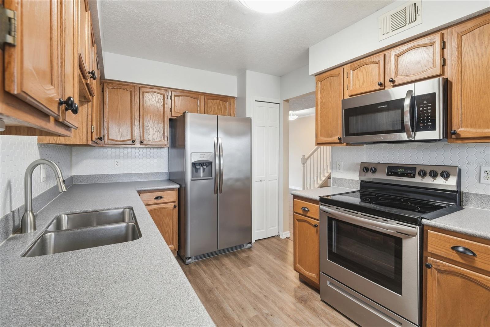 COACH HOMES AT MARINERS VILLAGE - Residential Lease