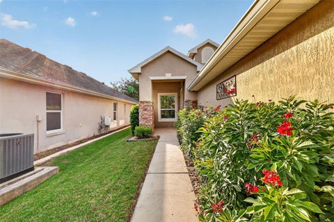 Tiny photo for 2009 Bayside Avenue, Mount Dora, FL 32757 (MLS # G5118466)