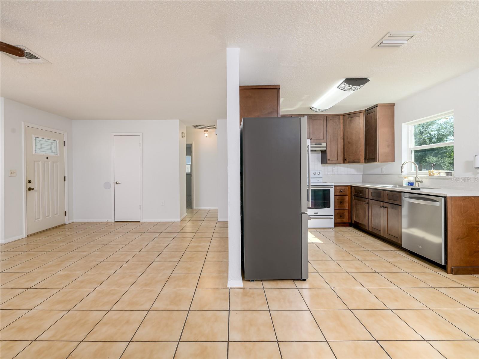 HENDERSON ROAD SUB UNI - Residential Lease