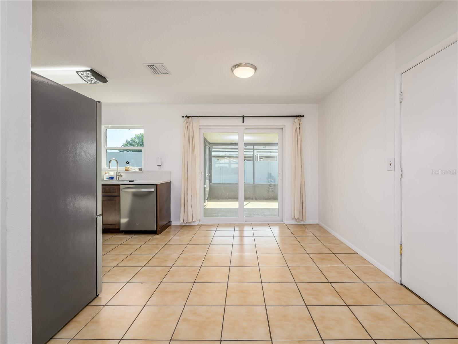 HENDERSON ROAD SUB UNI - Residential Lease