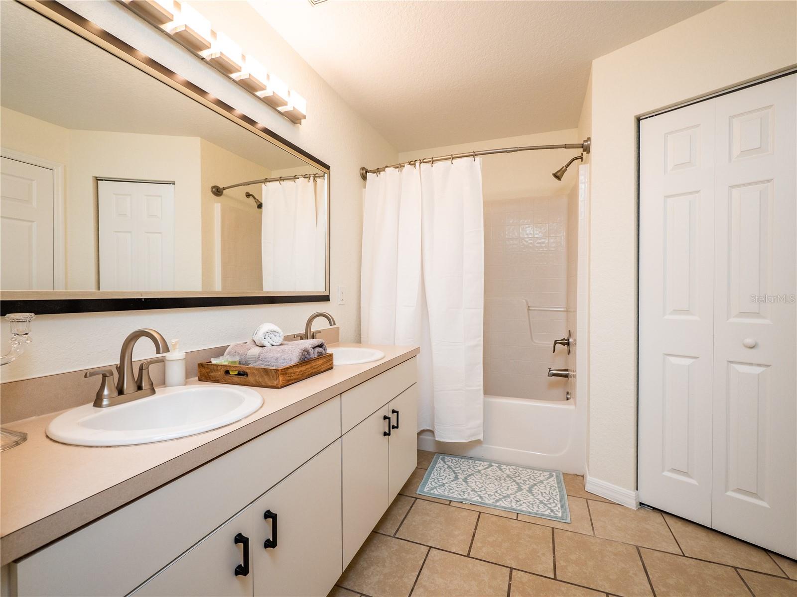 OCALA PARK ESTATE - Residential Lease