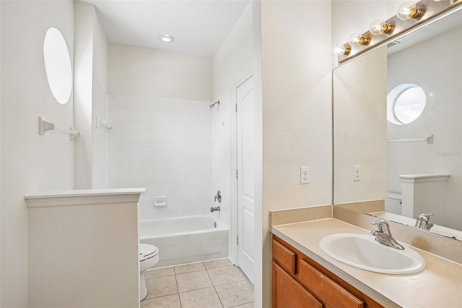 VICTORIA PINES CONDO - Residential