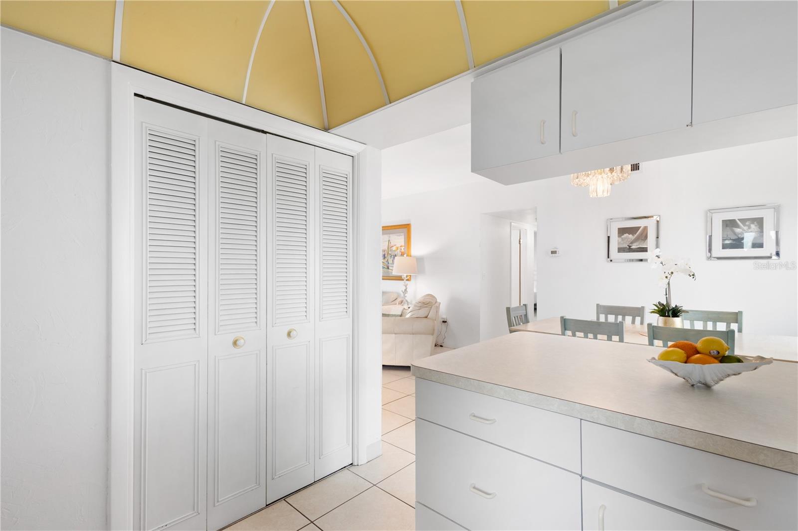 JAMAICA ROYALE ELEV APTS - Residential