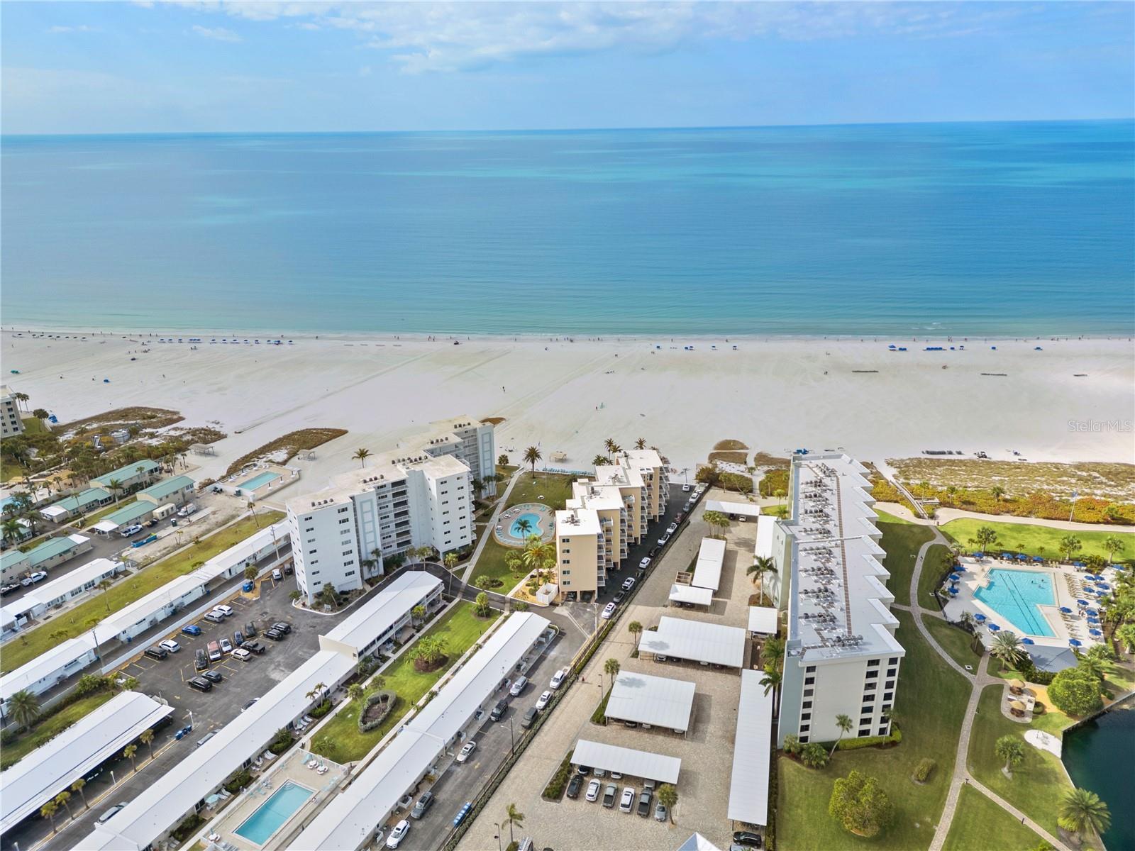 JAMAICA ROYALE ELEV APTS - Residential