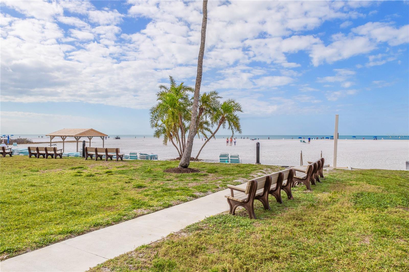 JAMAICA ROYALE ELEV APTS - Residential