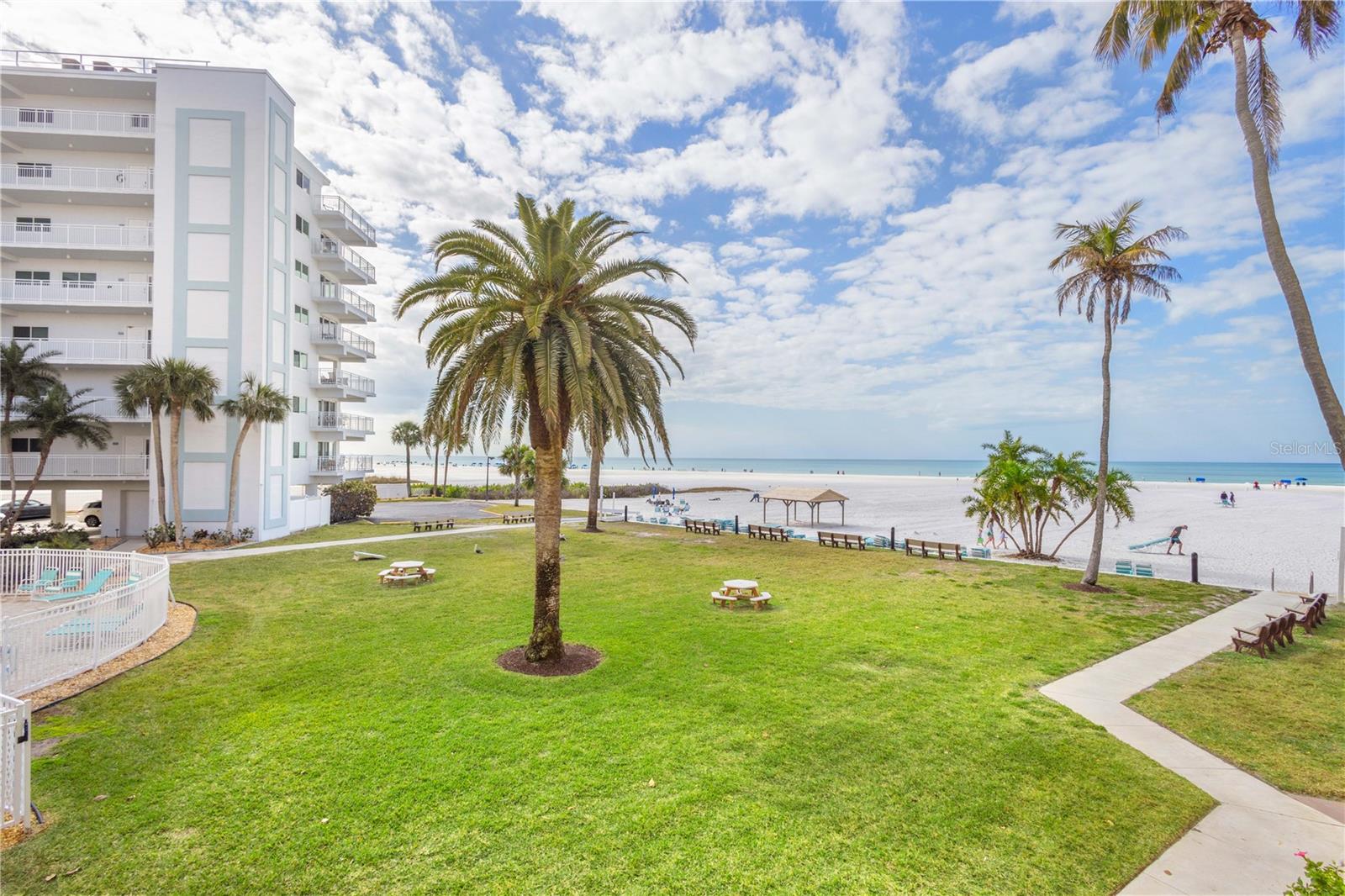 JAMAICA ROYALE ELEV APTS - Residential