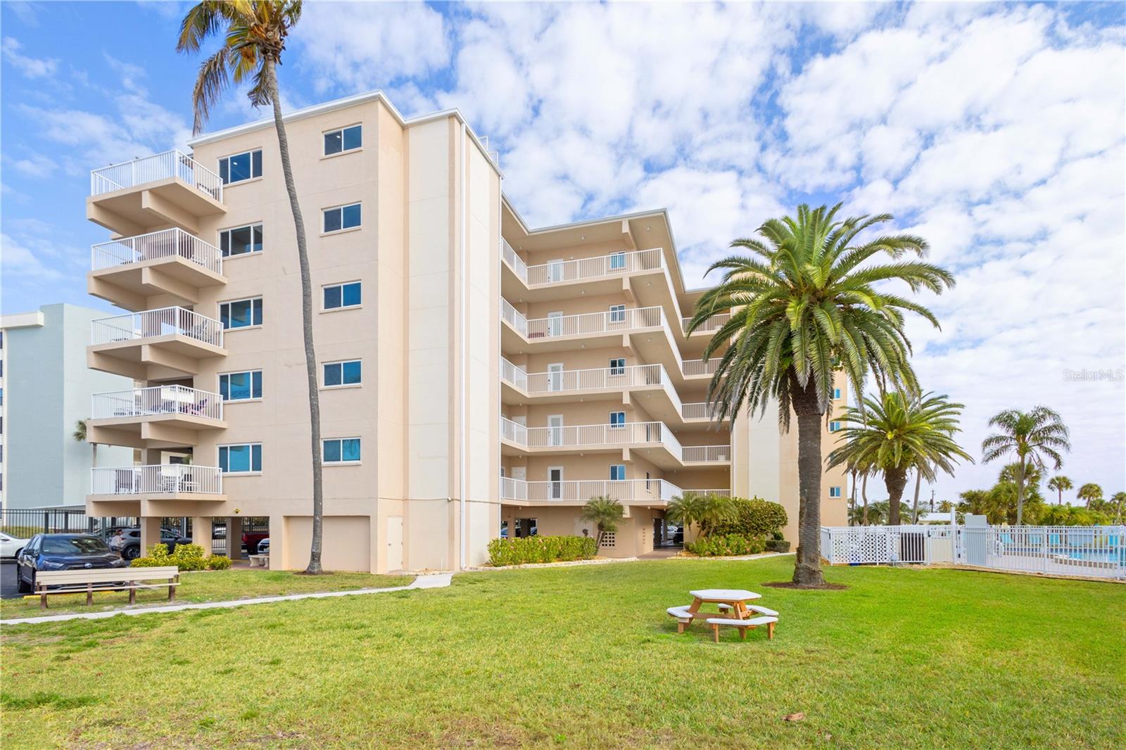 JAMAICA ROYALE ELEV APTS - Residential