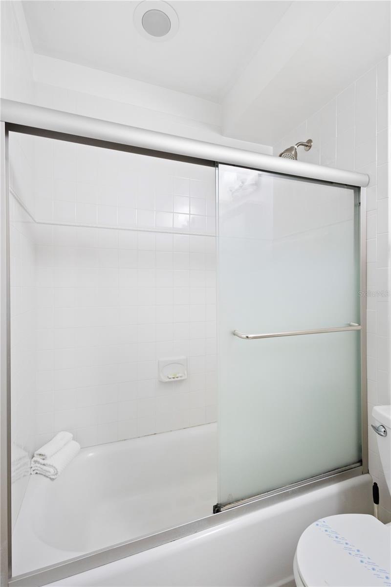 JAMAICA ROYALE ELEV APTS - Residential