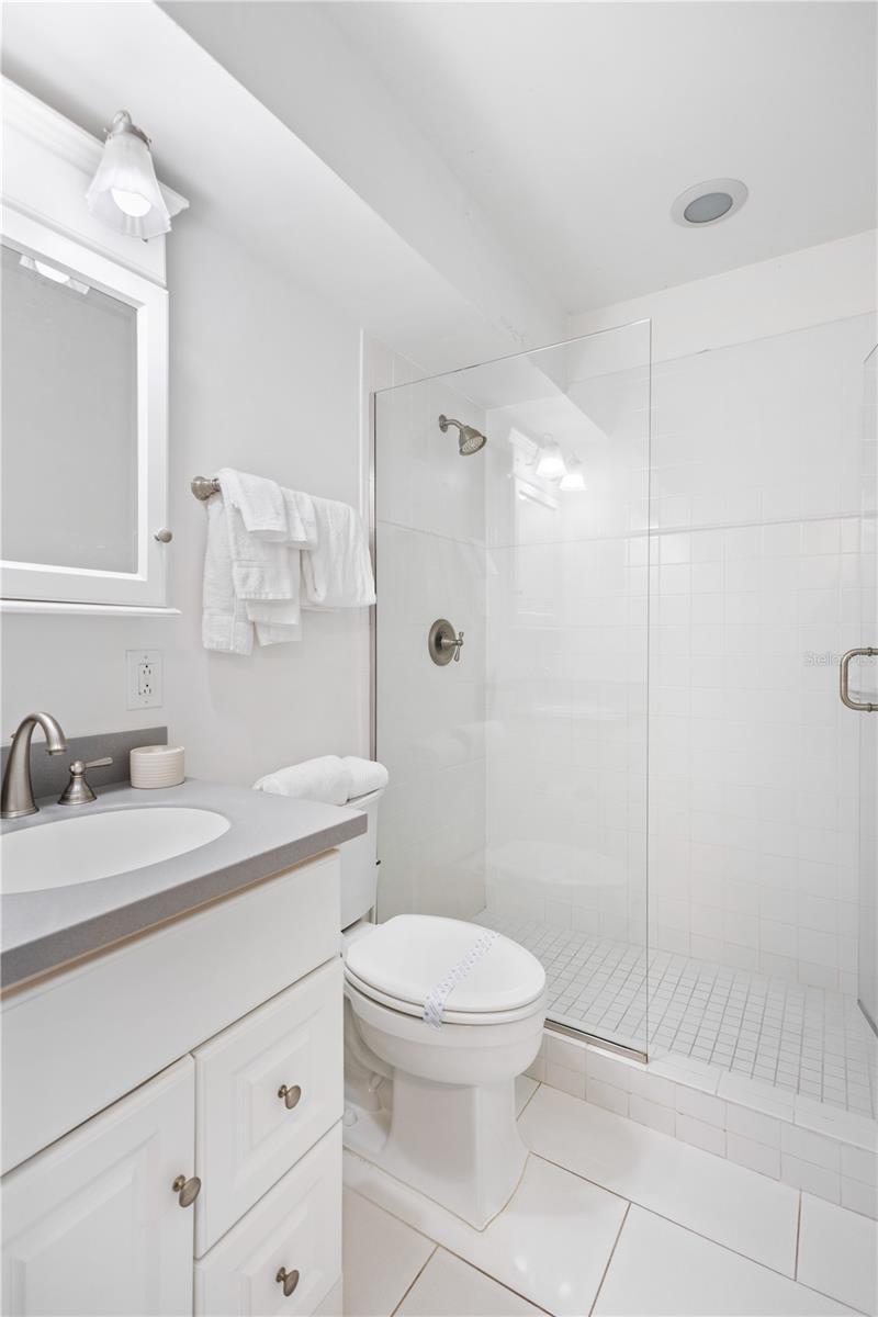 JAMAICA ROYALE ELEV APTS - Residential