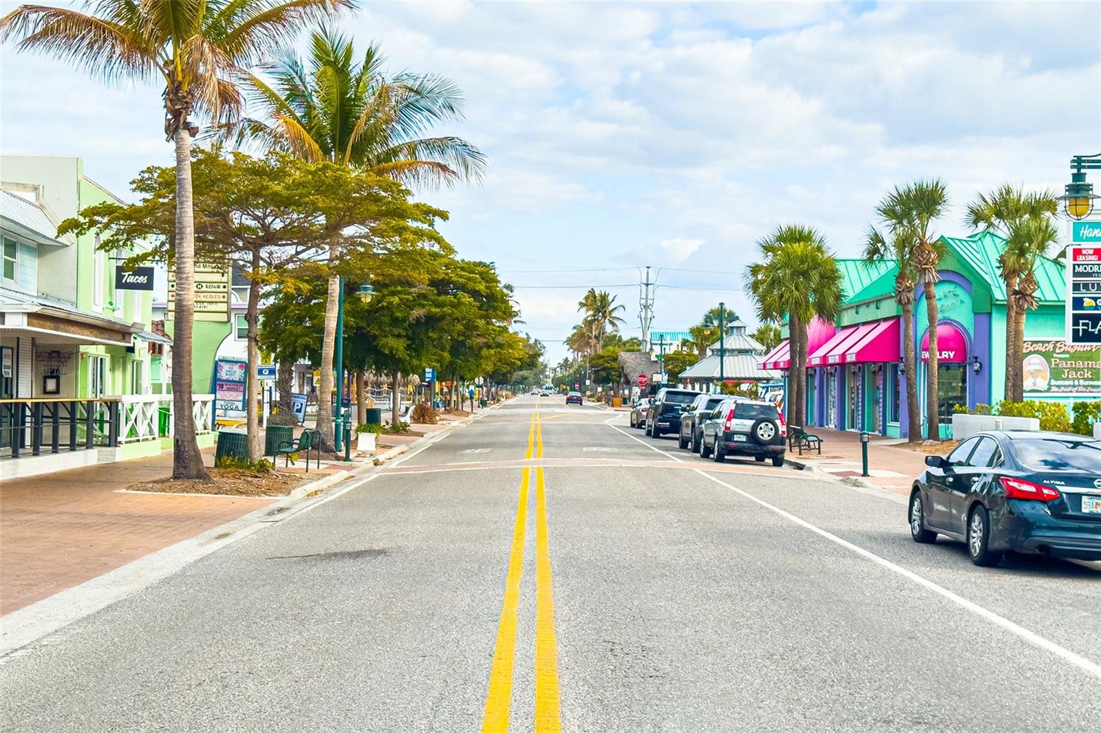 JAMAICA ROYALE ELEV APTS - Residential