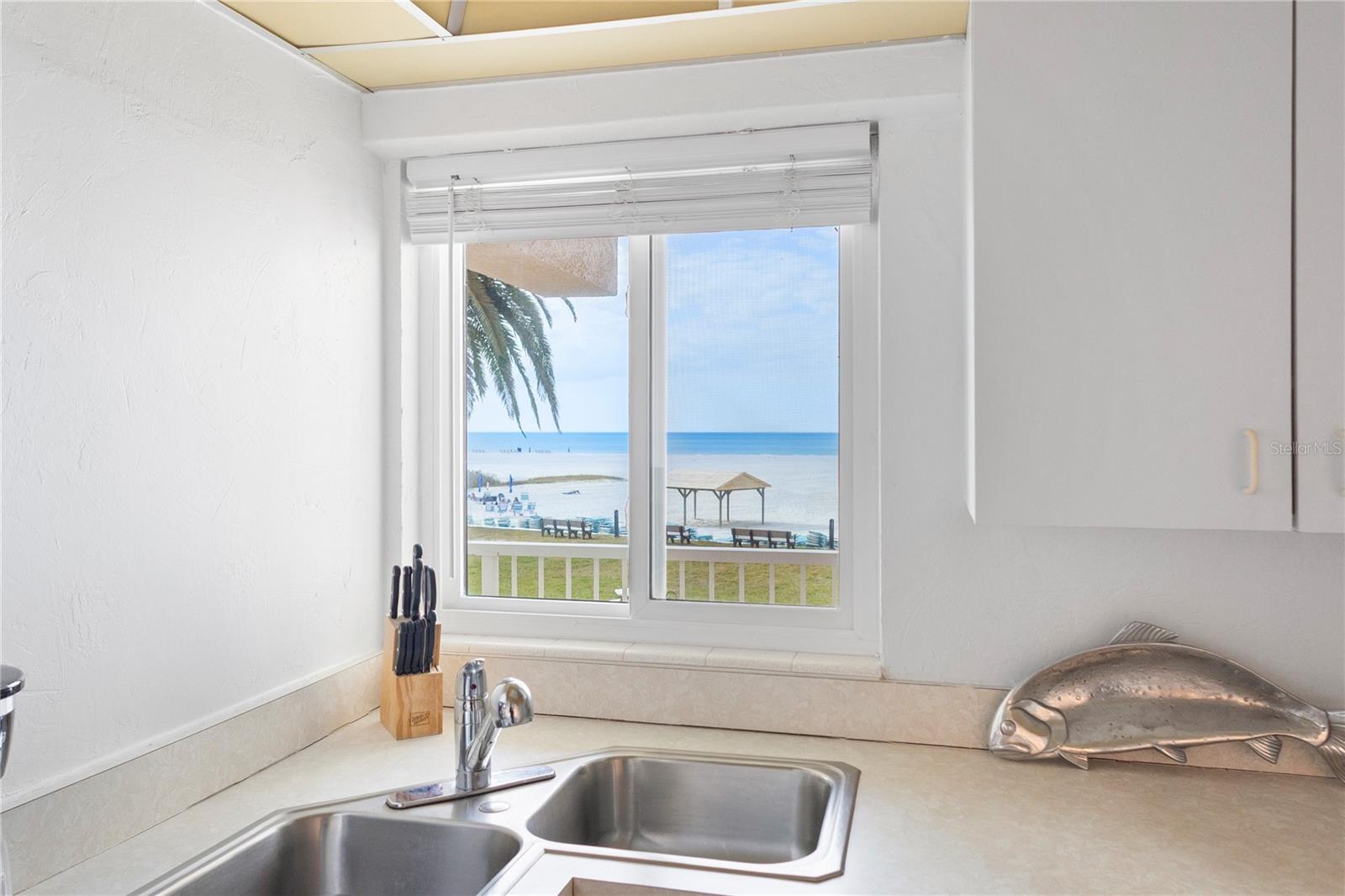 JAMAICA ROYALE ELEV APTS - Residential