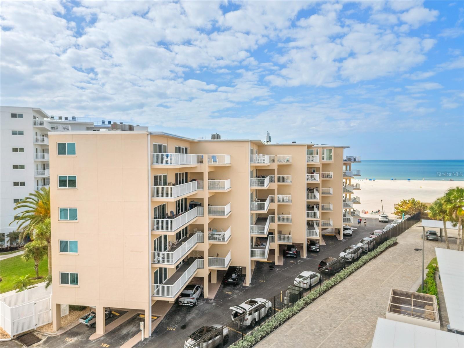 JAMAICA ROYALE ELEV APTS - Residential