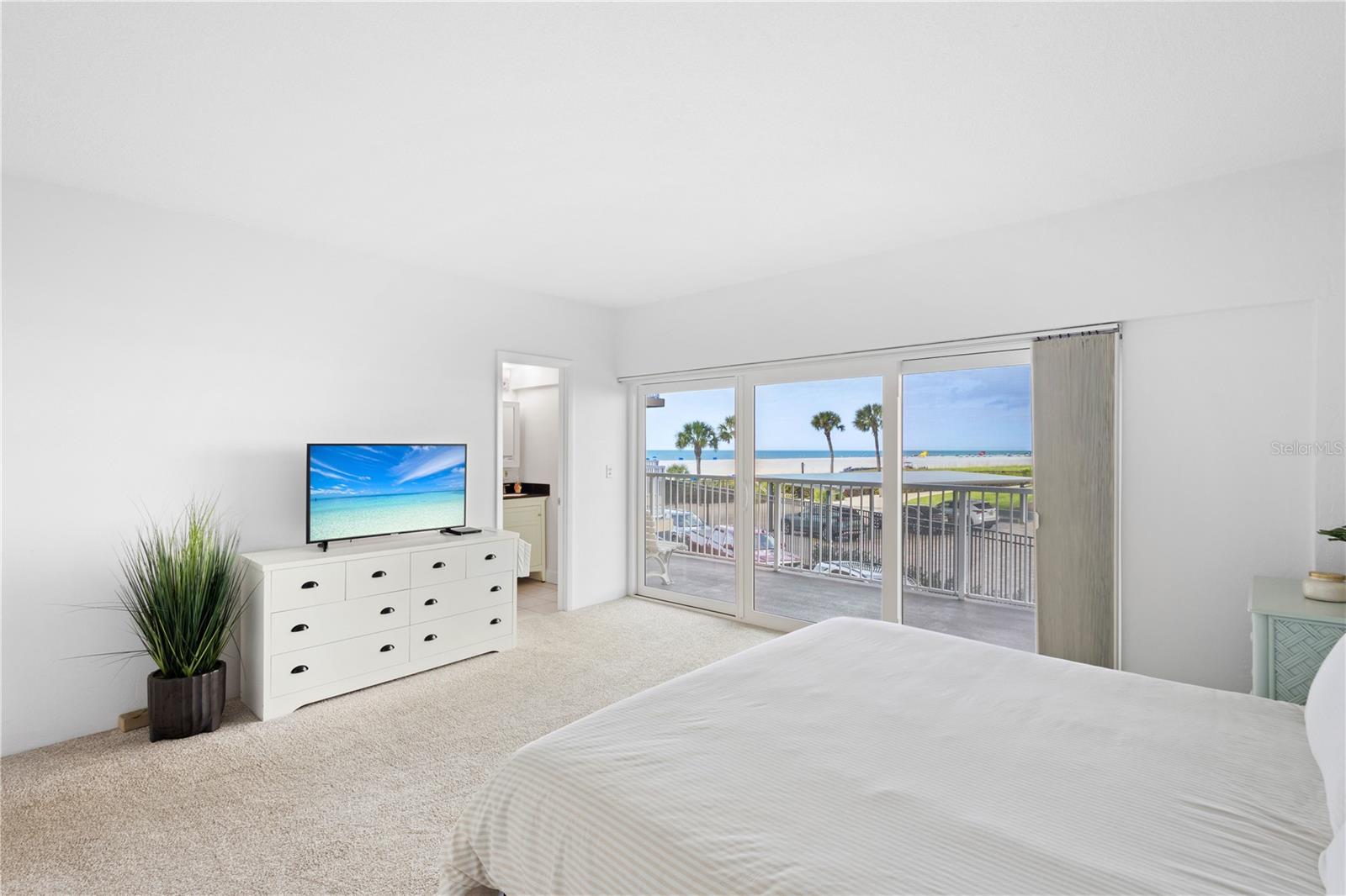 JAMAICA ROYALE ELEV APTS - Residential