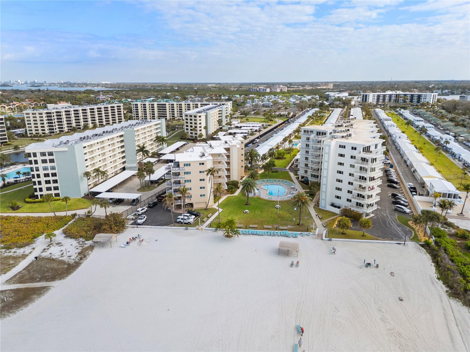 JAMAICA ROYALE ELEV APTS - Residential