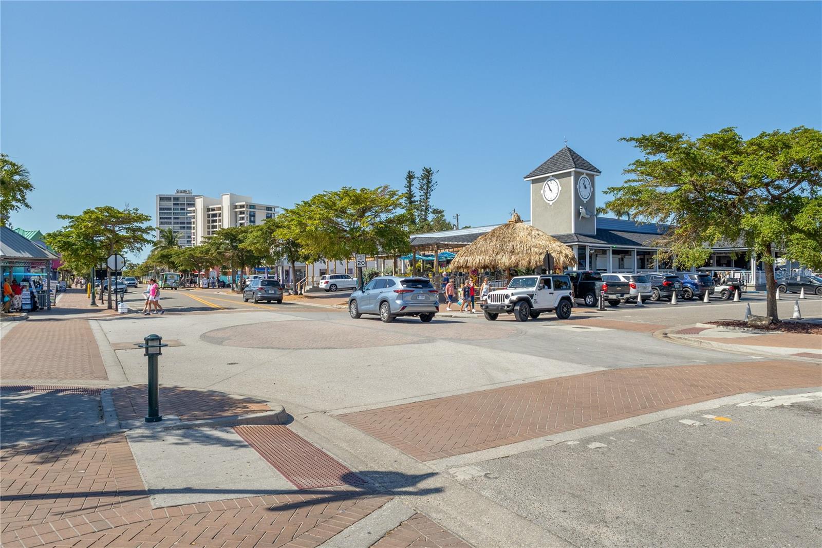 JAMAICA ROYALE ELEV APTS - Residential